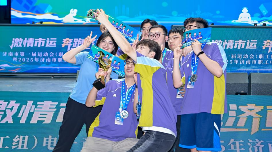 现了强烈的 现了强烈的